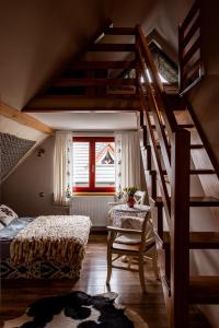 Łóżko lub łóżka w pokoju w obiekcie Apartament nad Potokiem Sauna, Jacuzzi, SPA