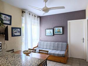 a living room with a couch and a table at IslaOC Apartamentos - Apartamento con Acceso Privado a Playa in Isla Cristina