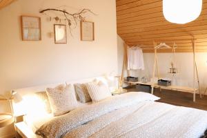 Postel nebo postele na pokoji v ubytování Grande chambre à louer