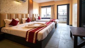 N B Sonar Bangla Hotel客房内的一张或多张床位