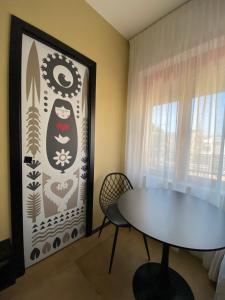 a dining room with a table and a large picture at Casa eFFe in Tortolì +31 photos