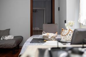 A bed or beds in a room at Dulcis Home Montemario
