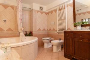 A bathroom at Dulcis Home Montemario