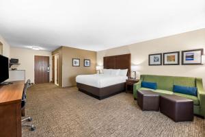 Ένα ή περισσότερα κρεβάτια σε δωμάτιο στο Comfort Inn & Suites Pueblo +81 φωτογραφίες