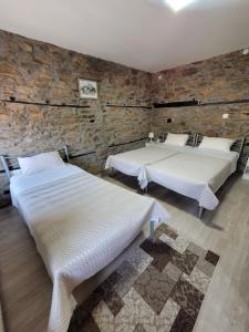 Postel nebo postele na pokoji v ubytování Traditional Stone Villa "To Petrino"