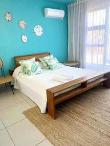Postel nebo postele na pokoji v ubytování EUREKA-SUR-MER Stylish & Cosy Apartment, 100 mts from beach, pool