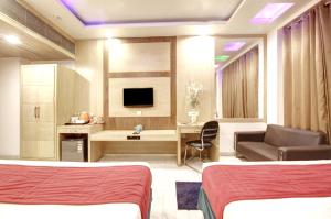 TV a/nebo společenská místnost v ubytování Hotel All Iz Well - Traveller Choice Award winner 2025