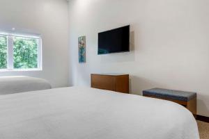 The Cranberry, Ascend Hotel Collection客房内的一张或多张床位