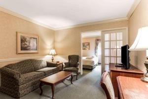 Posezení v ubytování Traditions Hotel & Spa Johnson City - Binghamton, Ascend Hotel Collection