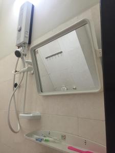 a mirror on the wall of a bathroom at Thanh Lich Guesthouse in Quang Ngai