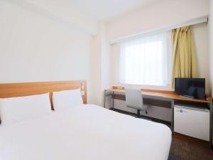 Postel nebo postele na pokoji v ubytování Comfort Inn Nagasaki Airport