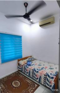 Postel nebo postele na pokoji v ubytování D'SQ Homestay