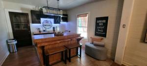 Posezení v ubytování Clemson Memorabilia House Frank Howard III Home + 21 fotografií