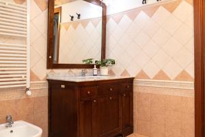 A bathroom at Dulcis Home Montemario