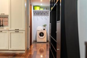 A kitchen or kitchenette at Dulcis Home Montemario