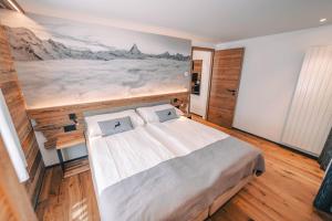 Postel nebo postele na pokoji v ubytování Alpine Lodge