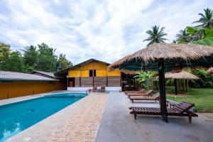 Bazén v ubytování Ayurvedic Lanka Wellness Hotel nebo v jeho okolí