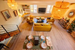 an overhead view of a living room with a table at Loft COSY et luxueux, HYPER-CENTRE in Aix-en-Provence