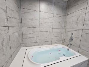 RiverView Tent Resort的一间浴室