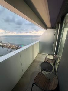 Vista generica sul mare o vista sul mare dall'interno dell'appartamento