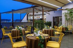 a banquet hall with tables and chairs and drinks at BANKHOTEL in Lviv