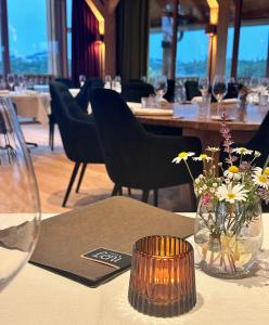 Reštaurácia alebo iné gastronomické zariadenie v ubytovaní Fräulein Leni Hotel