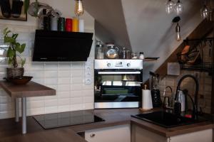 A kitchen or kitchenette at Treehouse apartment