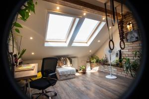 A seating area at Treehouse apartment
