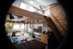 A seating area at Treehouse apartment