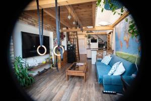 A seating area at Treehouse apartment