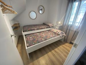 Postel nebo postele na pokoji v ubytování Casa Cris Encamp