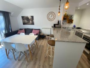 Kuchyň nebo kuchyňský kout v ubytování Casa Cris Encamp