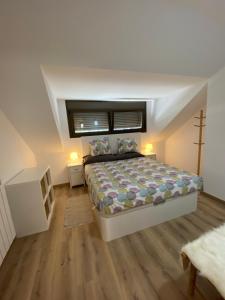 Postel nebo postele na pokoji v ubytování Casa Cris Encamp