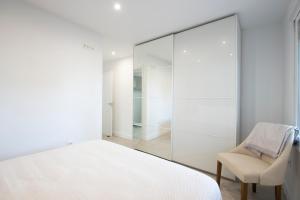 A bed or beds in a room at Vistas al mar - Primera línea playa de Malagueta