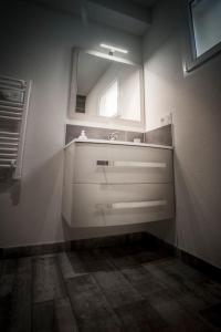 Φωτογραφία από το άλμπουμ του VIP 1 Loft avec spa privatif à 10 min de Dijon σε Fauverney +5 φωτογραφίες