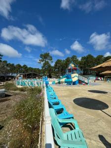 Bazén v ubytování Mobil Home MarieVa "Les dunes de Contis" nebo v jeho okolí