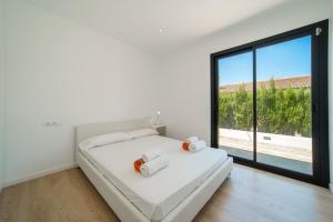 Ένα ή περισσότερα κρεβάτια σε δωμάτιο στο Villa Ca Na Rosa With Private Pool +30 φωτογραφίες