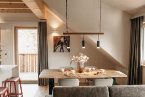 a dining room with a table and chairs at Gronewald's Mountain View Holidays in Grünenbach