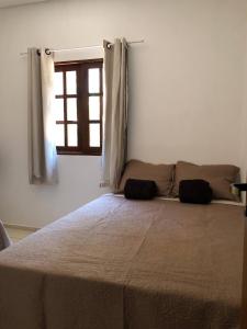 a large bed in a bedroom with a window at Casa Mobiliada próximo do restaurante Bosque da Serra in Santa Fé +24 photos