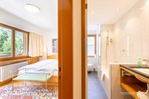 Postel nebo postele na pokoji v ubytování Hotel Parnass