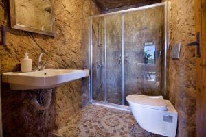 Ein Badezimmer in der Unterkunft Adrasan Kayaköy Villaları