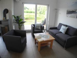 a living room with two couches and a coffee table at Achtsamkeit - Nordhorn in Nordhorn +27 photos