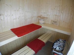 a small room with two beds in a sauna at Achtsamkeit - Nordhorn in Nordhorn