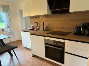 Kuchyňa alebo kuchynka v ubytovaní Ferienwohnung Langfeld