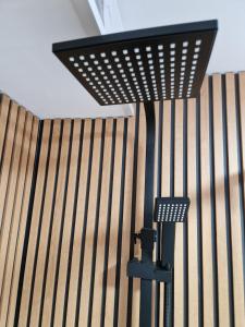 a ceiling in a room with a wooden wall at Town Centre apartment with private patio - Near Airport & Train Station in Luton