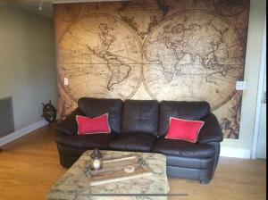 A seating area at Pirate's Cove - Waterfront - Weeki Wachee River Access with Paddlecraft!!