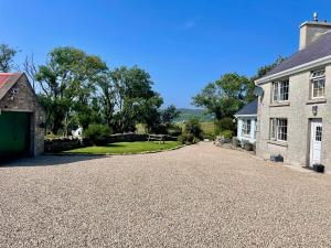 an empty driveway in front of a house at Country Farm House in Bruckless