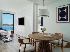 Μια τηλεόραση ή/και κέντρο ψυχαγωγίας στο InterContinental Crete by IHG