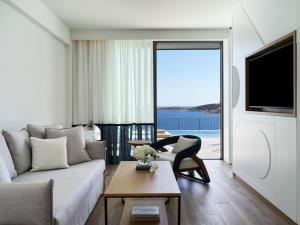 Μια τηλεόραση ή/και κέντρο ψυχαγωγίας στο InterContinental Crete by IHG