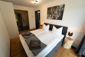 Postel nebo postele na pokoji v ubytování Luxusferienwohnung mit Sauna - NEUBAU